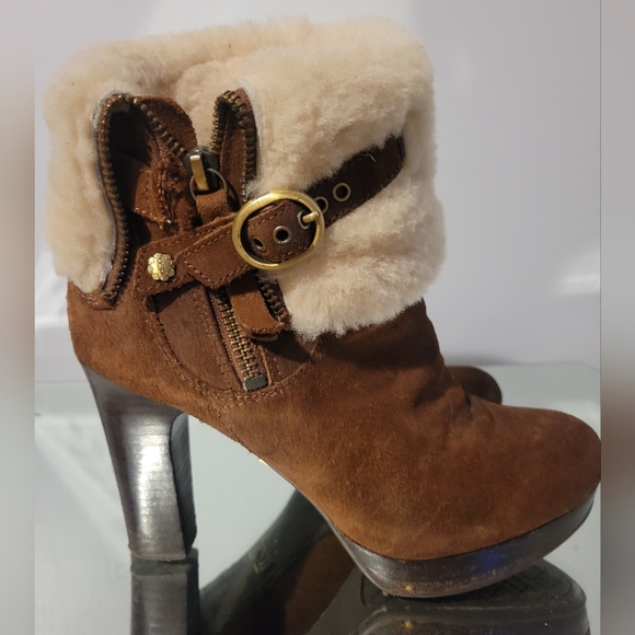 UGG SCARLETT HEEL ANKLE BOOTS - Picture 4 of 11
